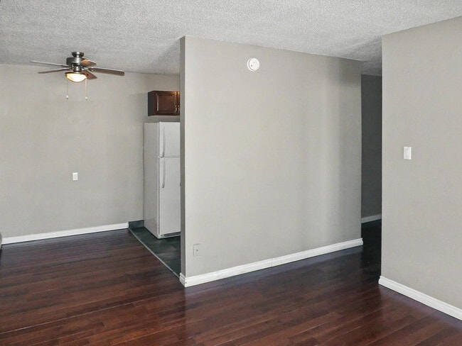 Building Photo - Nicoll Manor