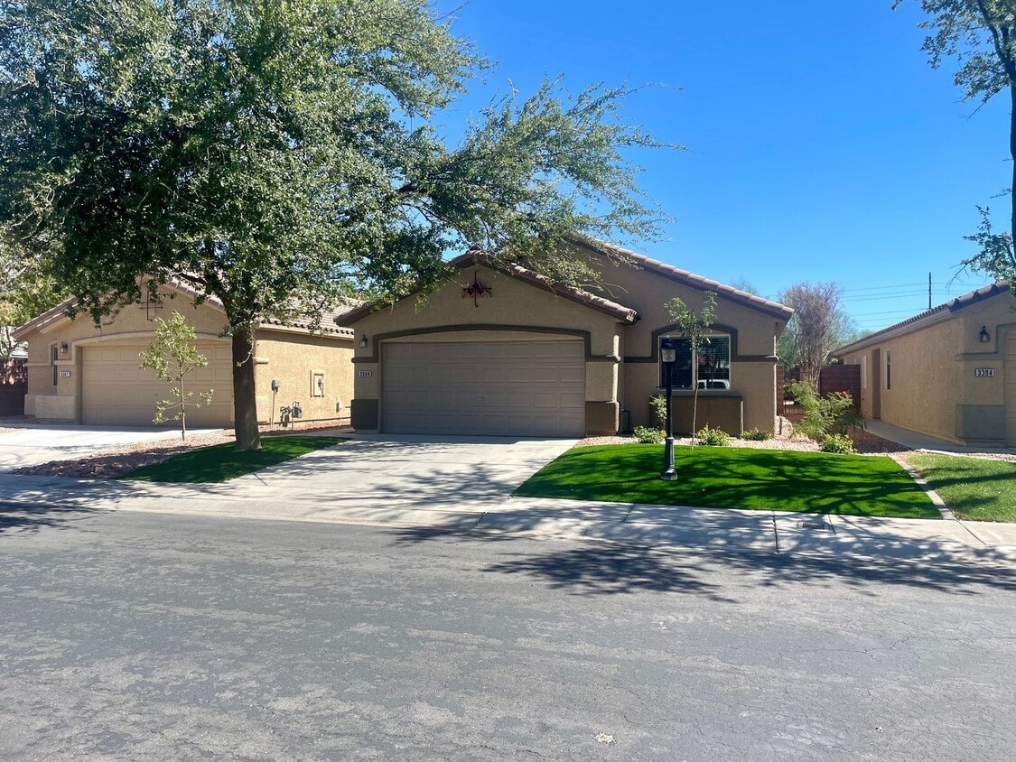 Foto principal - BEAUTIFUL SINGLE STORY HOME IN GATED COMMUNITY OF STALLION MOUNTAIN