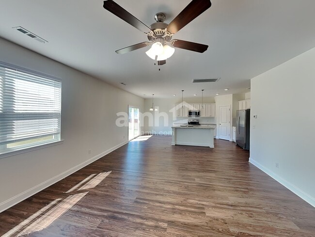 Foto del edificio - 4034 Birchfield Pl
