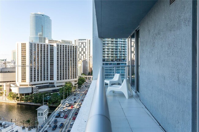 Building Photo - 485 Brickell Ave