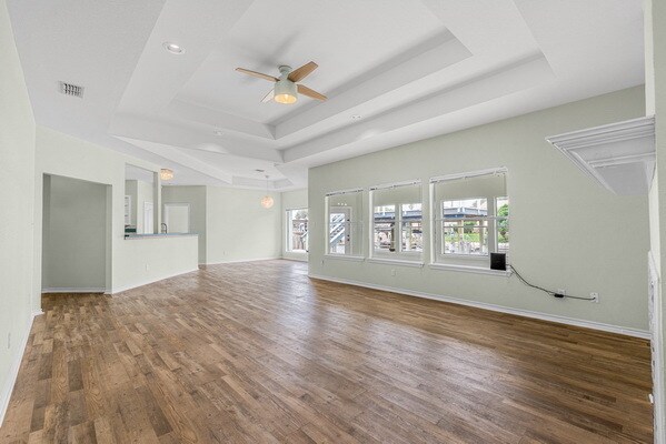 Foto del edificio - 14154 Cutlass Ave