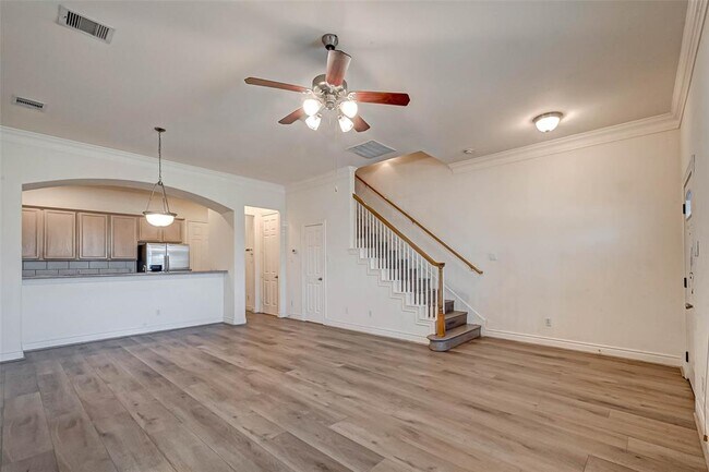 Building Photo - 9104 Lakes at 610 Dr