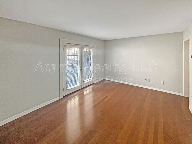 Foto del edificio - 1355 Euclid Ave NE