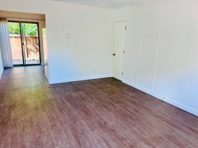 Foto del edificio - #88-8915 N. Ivanhoe