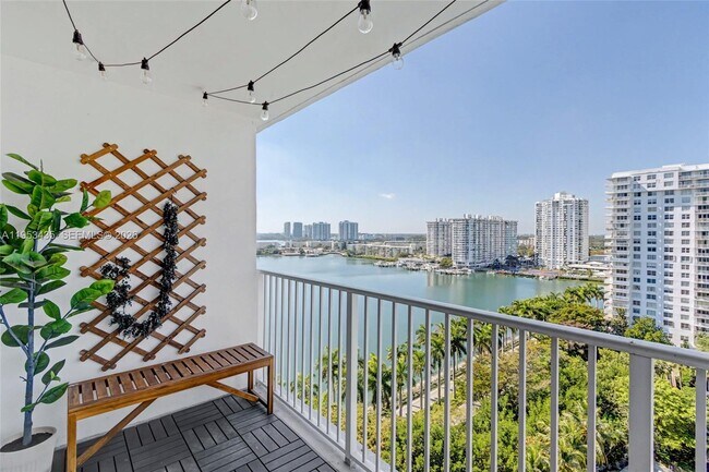 Foto del edificio - 2851 NE 183rd St