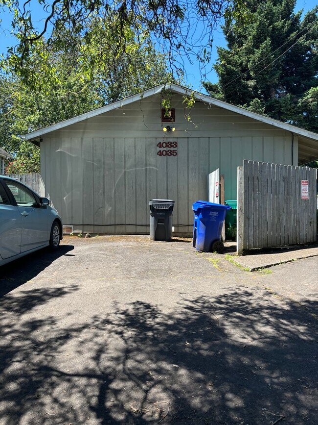 Foto del edificio - 4033-4035-4035 NE Mallory Ave