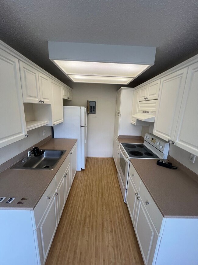 Foto del edificio - Very nice 2 bedroom, 1 bath unit with 2 pa...