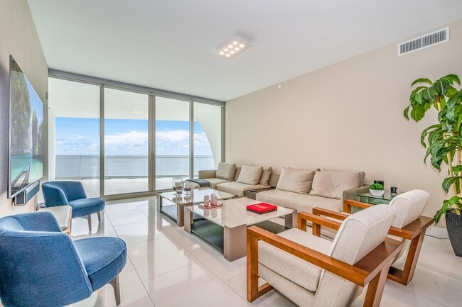 Building Photo - 16901 Collins Ave