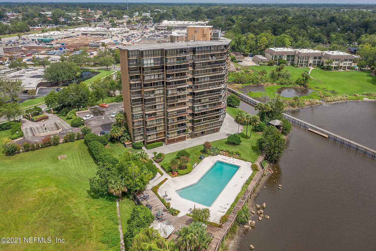 Foto principal - 4401 Lakeside Dr