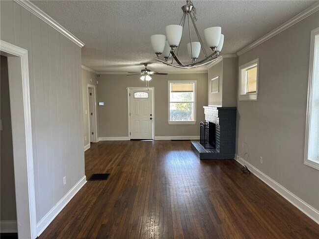 Foto del edificio - 2415 Crestview Ave