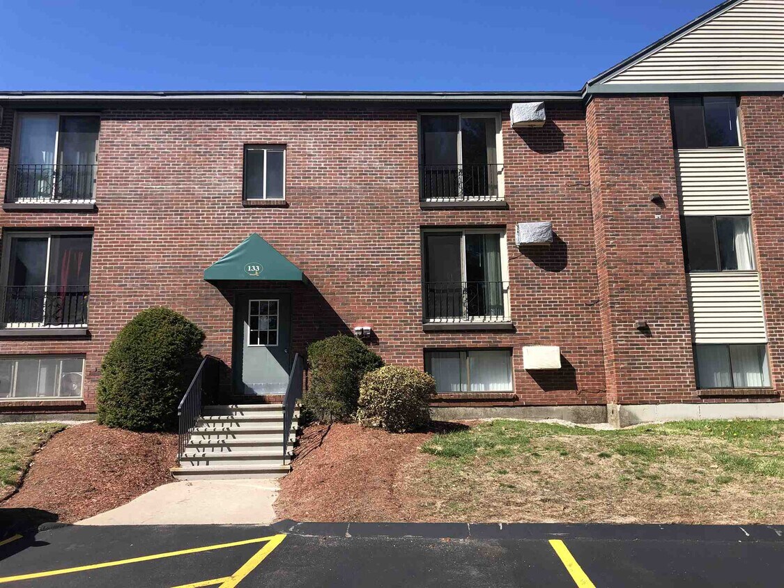 133 English Village Rd Unit 204, Manchester, NH 03102 Condo for Rent