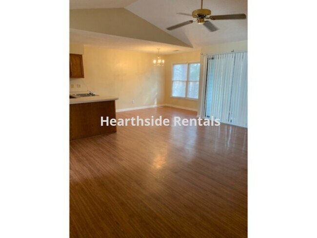 Foto del edificio - **2 Bedroom 2 Bath Upstairs Condo Centrall...