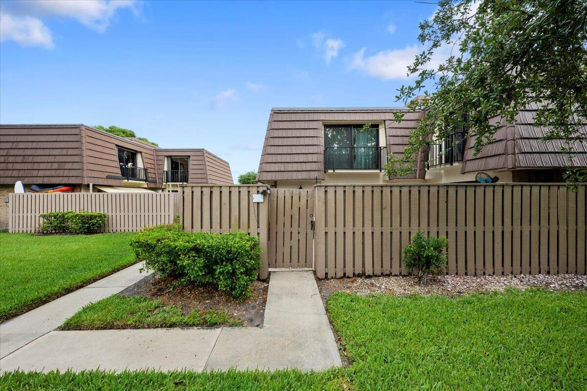 Foto principal - 111 1st Ct