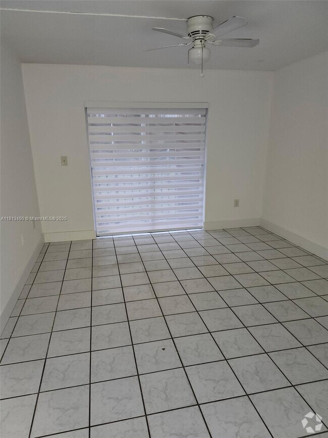 Building Photo - 325 NW 72nd Ave