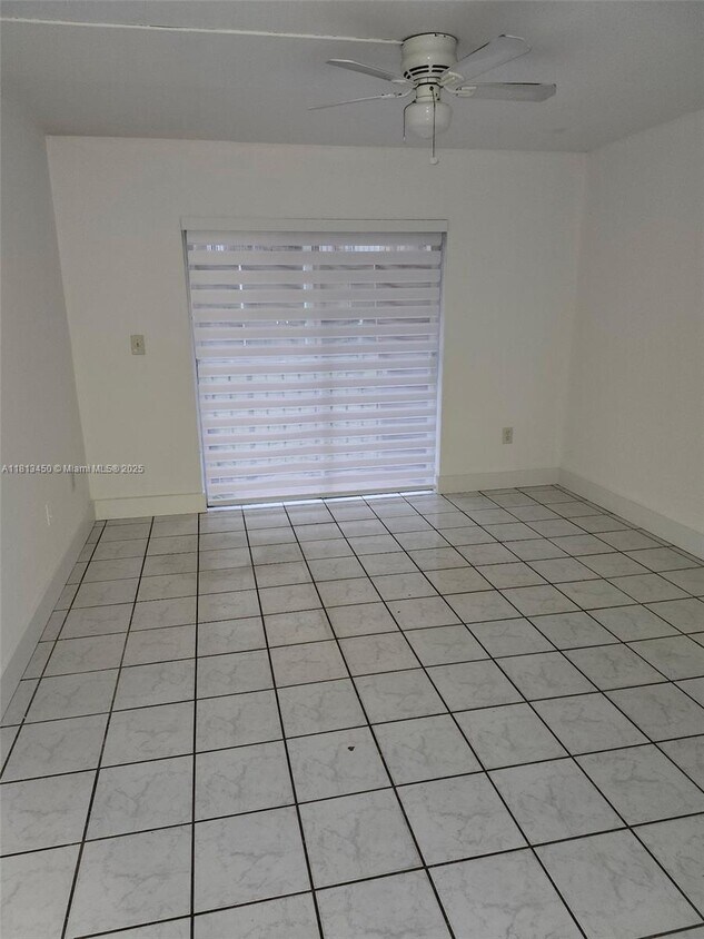 Foto principal - 325 NW 72nd Ave