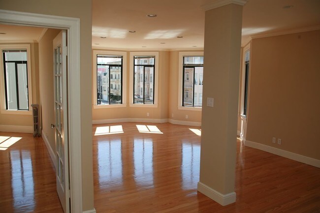 Building Photo - 2500 Chestnut Street 2