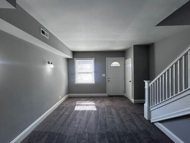 Building Photo - 3 Bedroom with Fenced in Rear Yard
