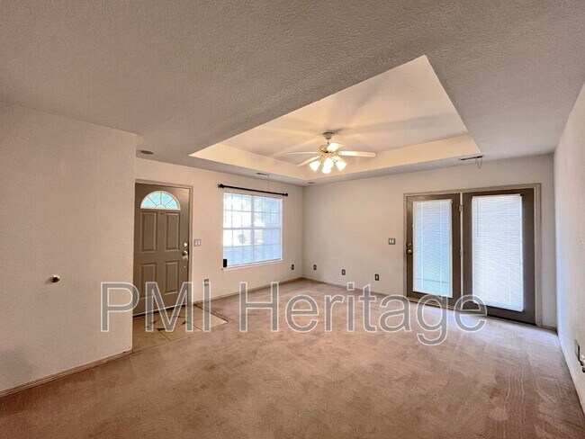 Building Photo - 886 N Daisy Ln