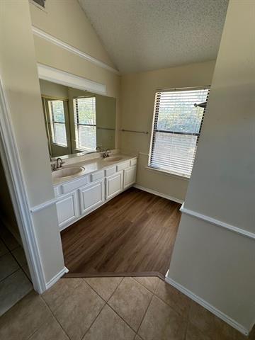 Foto del edificio - 4150 Heartstone Dr