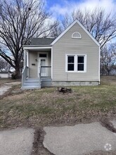 Building Photo - 1913 N Bigelow St