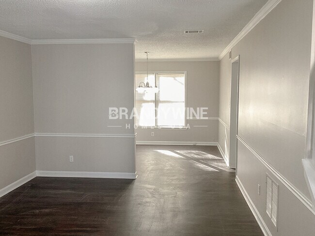 Foto del edificio - 1577 Linksview Close