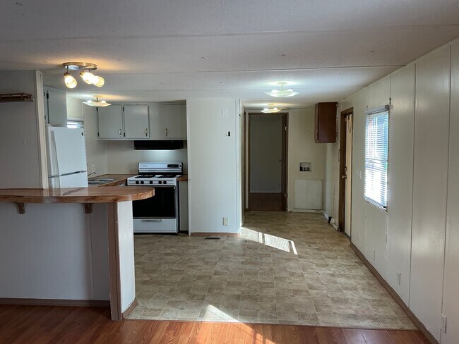 Foto del edificio - 2 Bedroom Mobile Home in Star City - Avail...