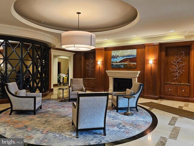Foto del edificio - 8220 Crestwood Heights Dr