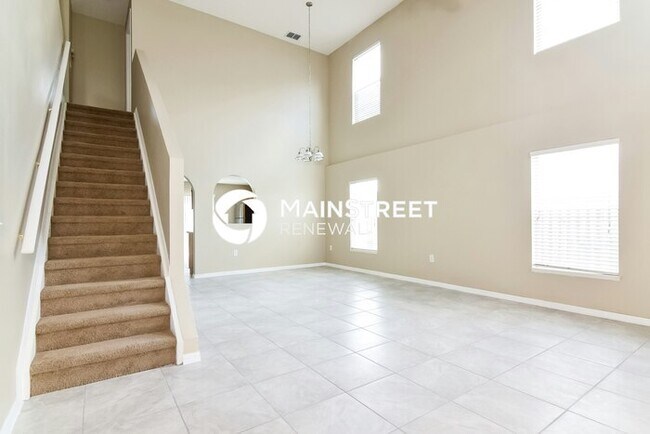 Building Photo - 5 Bedroom Pet-Friendly Home in Winter Have...