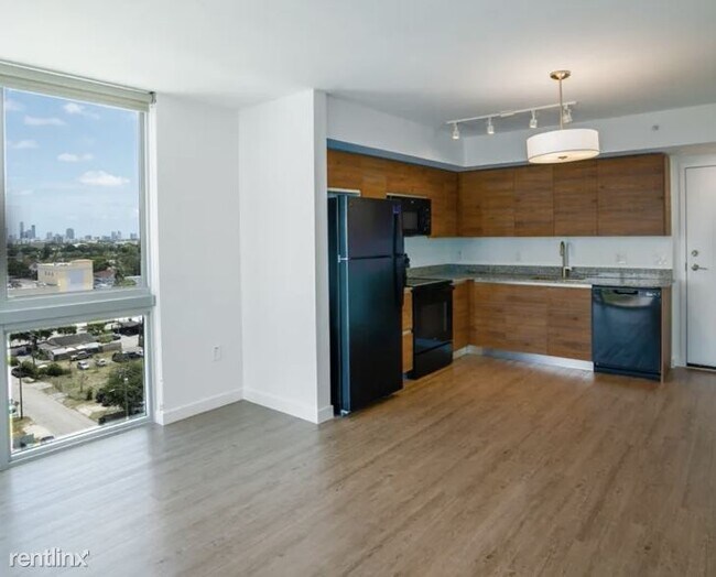 Building Photo - 2 br, 1 bath Condo - 275 SW 37th Ave NEW A...