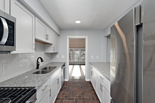 Building Photo - 5329 Interlachen Blvd