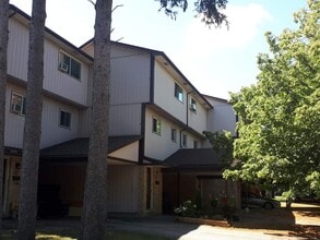 Building Photo - 80 Churchill St