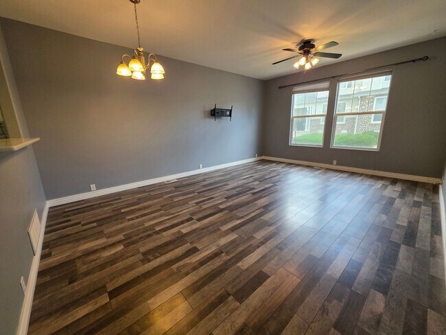 Foto del edificio - Stunning 4 Bed 3 Bath Home Near Stetson Hi...