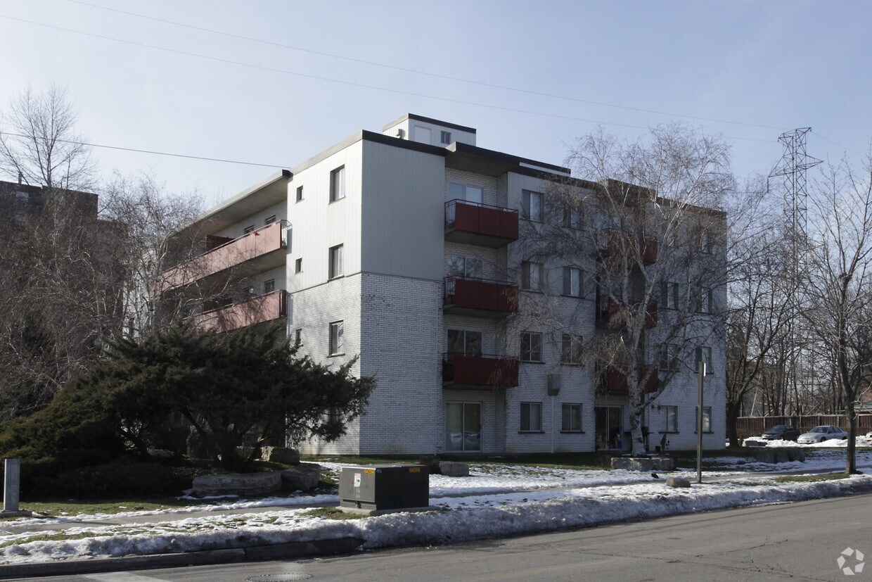 Photo du bâtiment - 1835 Bloor St