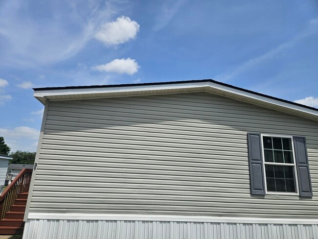 Building Photo - 39 Lynnwood Cir