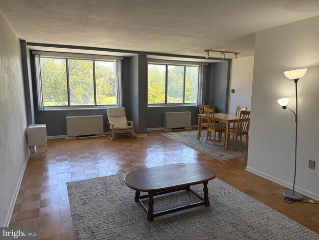 Foto del edificio - 10401 Grosvenor Pl