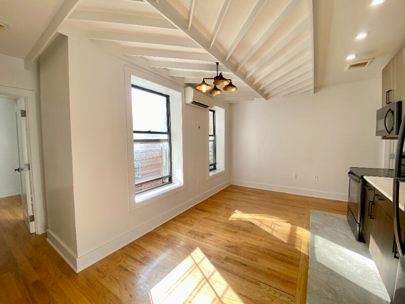 Primary Photo - 930 DeKalb Ave