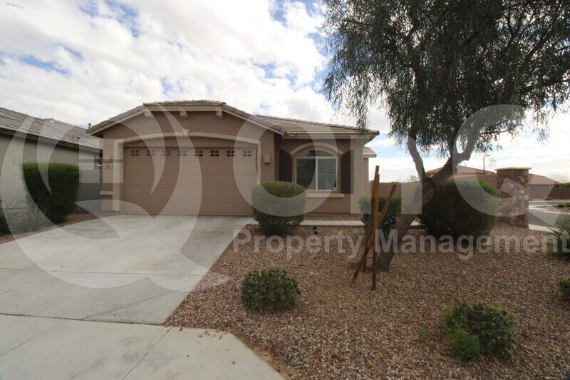 Primary Photo - 463 Pinnacle Ridge Dr