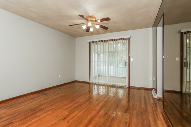 Foto del edificio - 8023 Barrett Rd