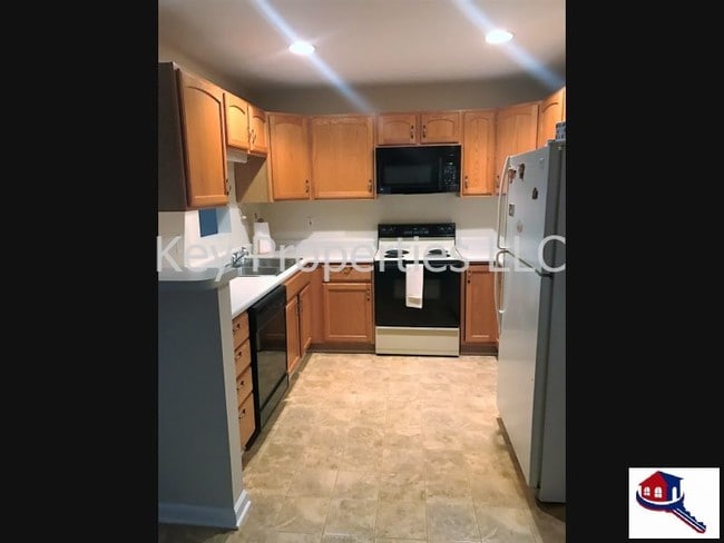 Building Photo - 208 Executive Meadows Dr