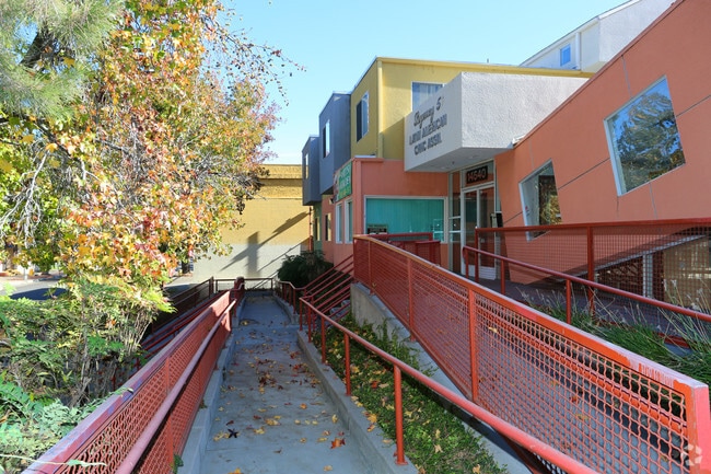 Building Photo - Regency 50