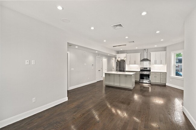Building Photo - 9 Lithgow St