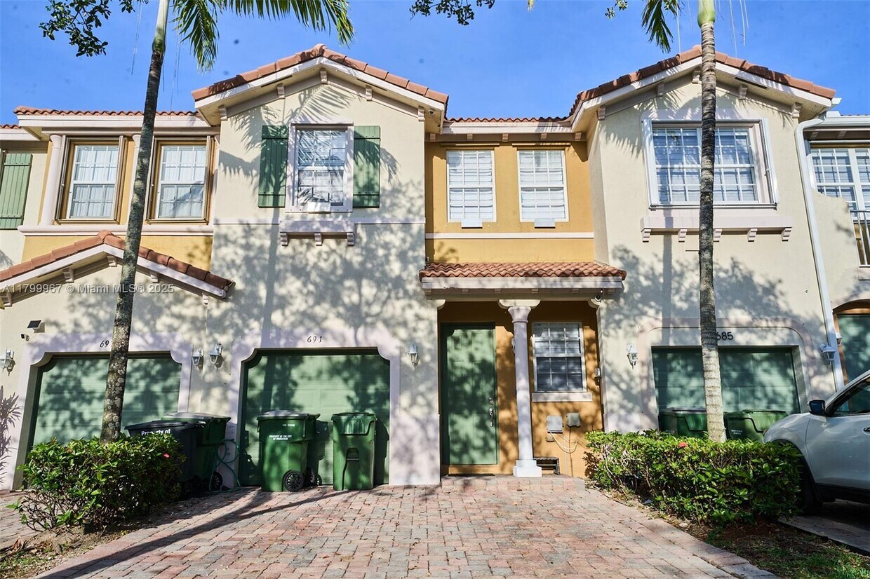 Foto principal - 691 NE 21st Ave