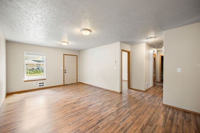 Foto del edificio - 2903-2907 E. 4th Ave.