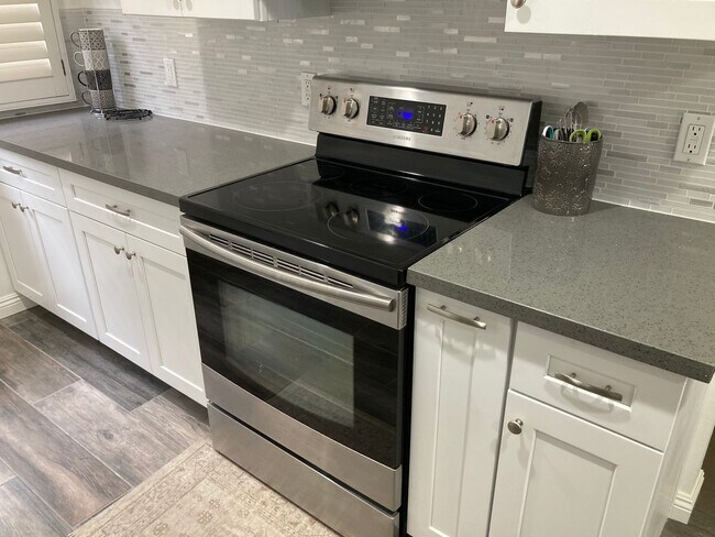 Building Photo - Beachside Furnished Retreat! Remodeled 2BD/2BA Condo Steps from the Sand!