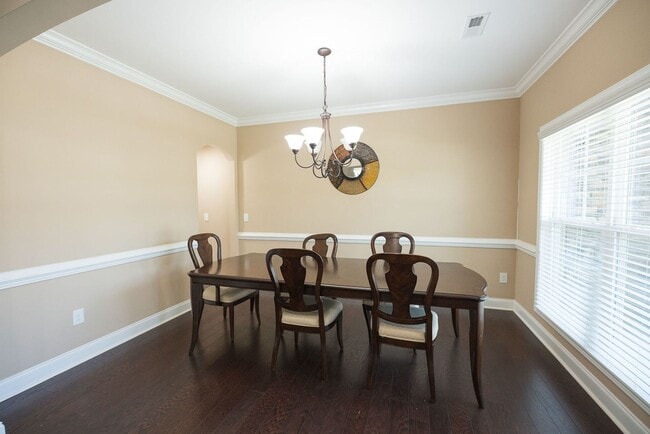 Foto del edificio - Spacious stunning 5-Bedroom 4 bathroom Home in a Desirable Neighborhood in Summerfield NC