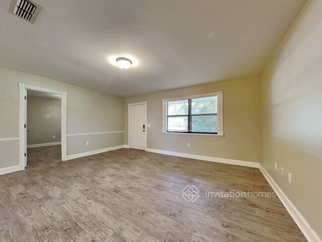 Foto del edificio - 1225 Walt Williams Rd