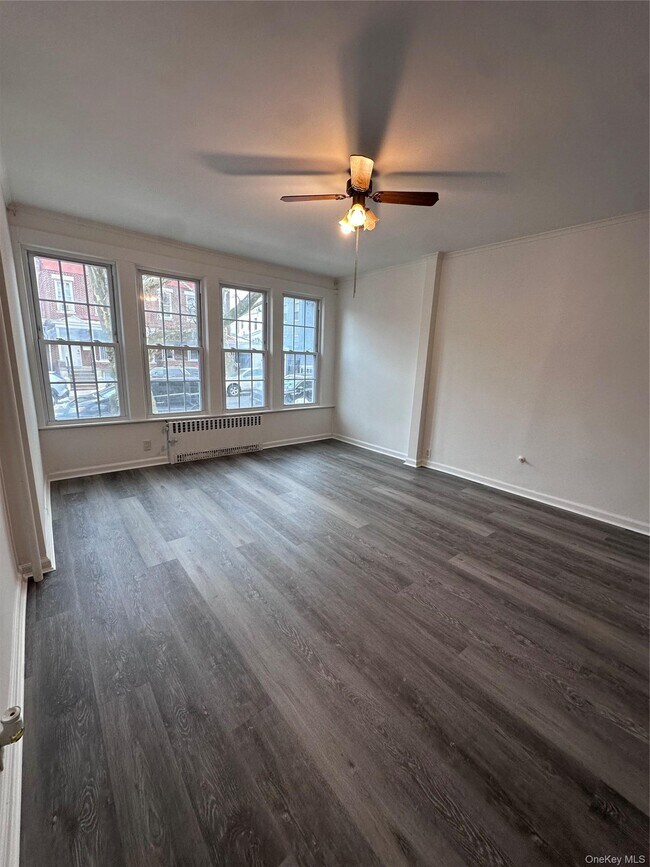 Foto del edificio - 72-36 67th Pl