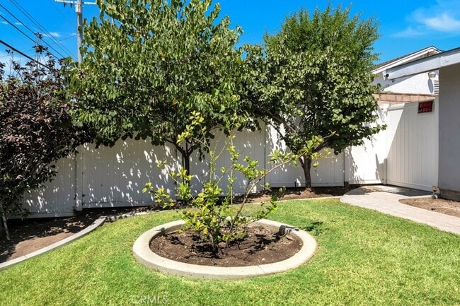 Building Photo - 16429 Rinaldi St