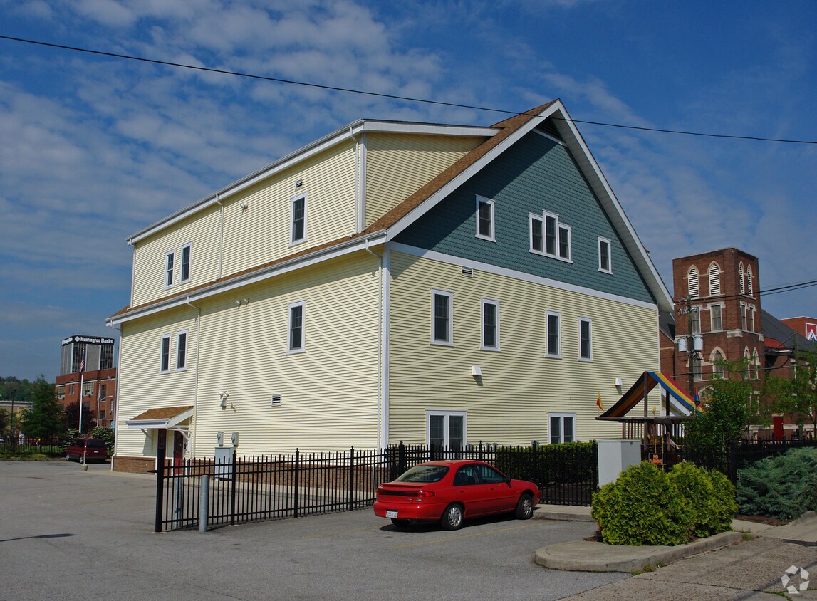 Building Photo - 600 Shrewsbury St