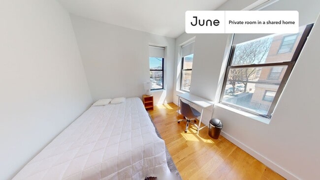 Building Photo - Room in Shared 5 bed/3 bath home in Ridgewood
